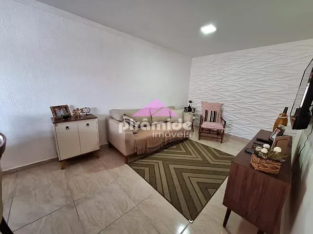Casa com 250m² 3 quartos e 3 banheiros, à venda, no bairro Sumaré em Caraguatatuba