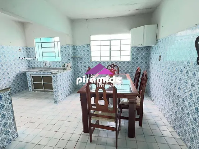 Casa com 300m² 3 quartos e 3 banheiros, à venda, no bairro Parque Industrial em São José dos Campos