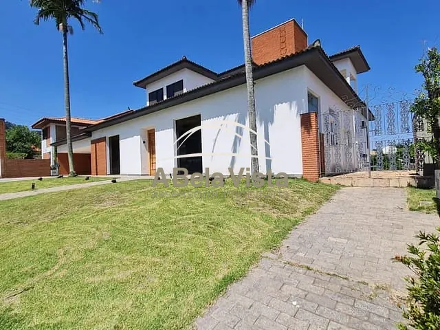 Casa com 850m² 5 quartos e 8 banheiros, à venda, no bairro Alphaville em Santana de Parnaíba