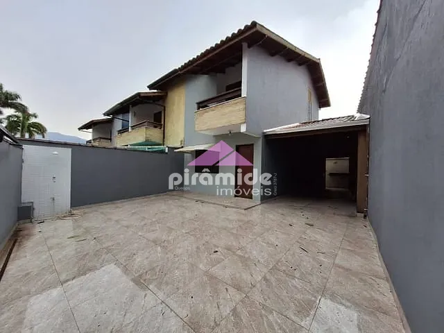 Casa com 108m² 2 quartos e 2 banheiros, à venda, no bairro Jardim Primavera em Caraguatatuba