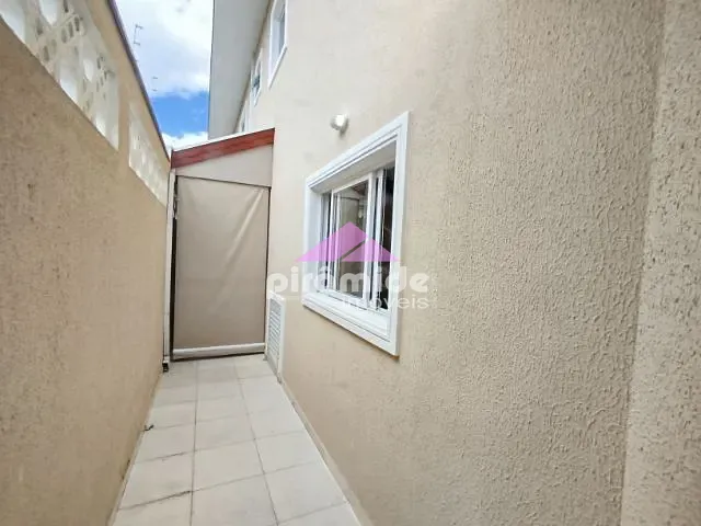 Casa 3 quartos e 3 banheiros, à venda, no bairro Jardim das Indústrias em São José dos Campos