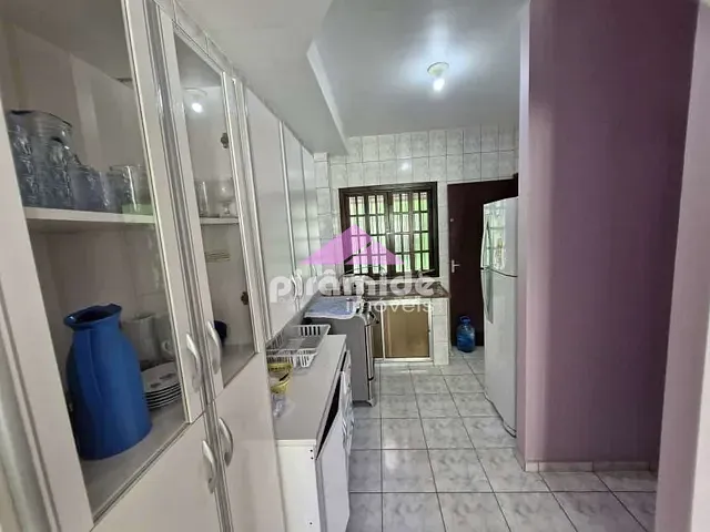 Casa com 109m² 2 quartos e 2 banheiros, à venda, no bairro Martin de Sá em Caraguatatuba