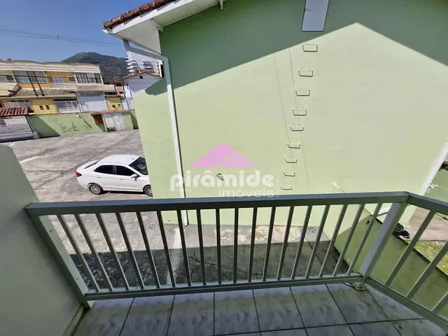 Casa com 109m² 2 quartos e 2 banheiros, à venda, no bairro Martin de Sá em Caraguatatuba
