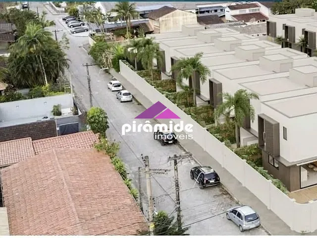 Casa com 200m² 4 quartos e 4 banheiros, à venda, no bairro Tabatinga em Caraguatatuba