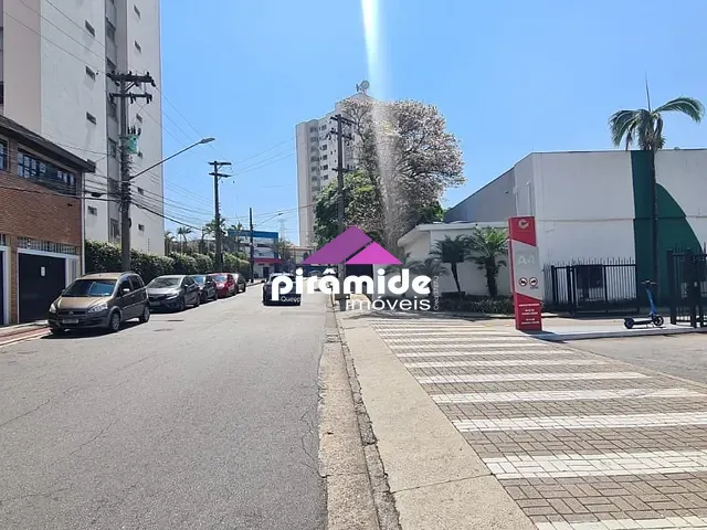 Casa com 300m² 8 quartos e 5 banheiros, à venda, no bairro Jardim Oswaldo Cruz em São José dos Campos