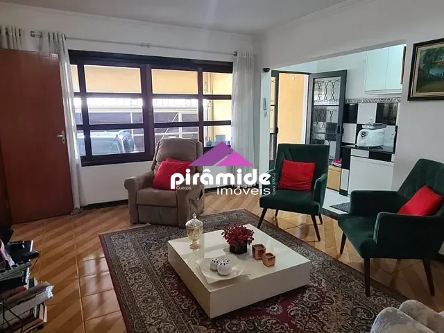 Casa com 300m² 8 quartos e 5 banheiros, à venda, no bairro Jardim Oswaldo Cruz em São José dos Campos