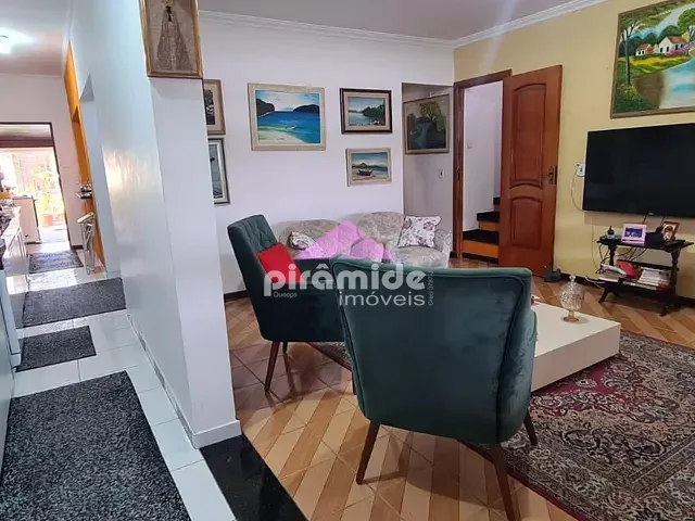 Casa com 300m² 8 quartos e 5 banheiros, à venda, no bairro Jardim Oswaldo Cruz em São José dos Campos