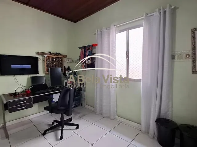 Casa com 210m² 4 quartos e 2 banheiros, à venda, no bairro Centro em Osasco