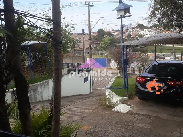 Casa 3 quartos e 2 banheiros, à venda, no bairro Centro em São José dos Campos
