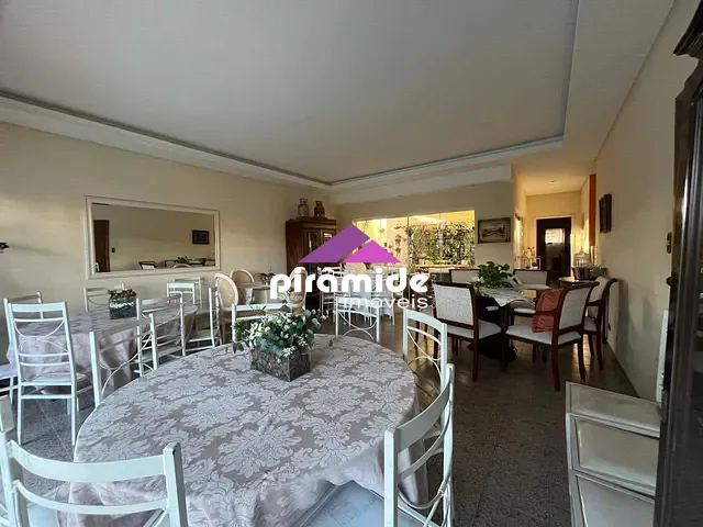 Casa 3 quartos e 4 banheiros, à venda, no bairro Jardim Esplanada em São José dos Campos