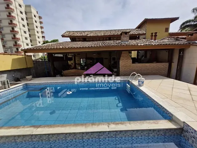 Casa com 598m² 4 quartos e 5 banheiros, à venda, no bairro Massaguaçu em Caraguatatuba