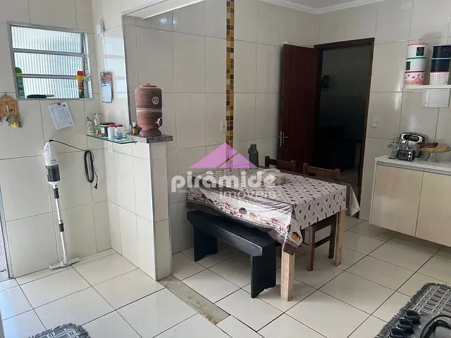 Casa 3 quartos e 2 banheiros, à venda, no bairro Conjunto Residencial Trinta e Um de Março em São José dos Campos