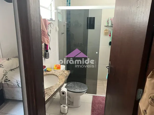 Casa 3 quartos e 2 banheiros, à venda, no bairro Conjunto Residencial Trinta e Um de Março em São José dos Campos