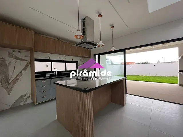 Casa 3 quartos e 3 banheiros, à venda, no bairro Residencial Colinas em Caçapava