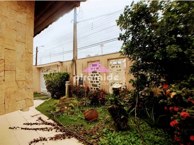 Casa com 360m² 3 quartos e 3 banheiros, à venda, no bairro Jardim Britânia em Caraguatatuba