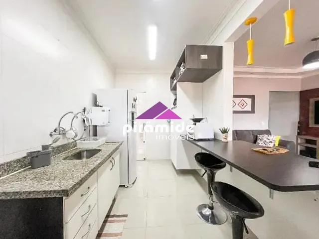 Casa com 317m² 2 quartos e 3 banheiros, à venda, no bairro Jardim Torrão de Ouro em São José dos Campos