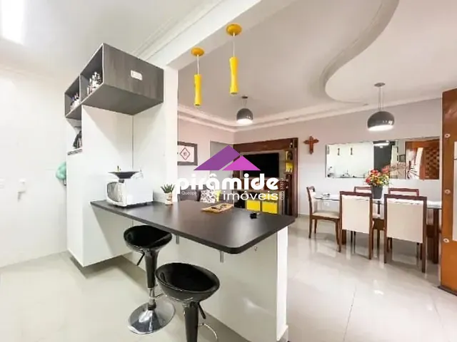 Casa com 317m² 2 quartos e 3 banheiros, à venda, no bairro Jardim Torrão de Ouro em São José dos Campos