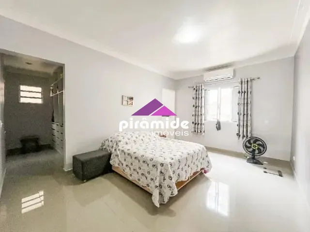 Casa com 317m² 2 quartos e 3 banheiros, à venda, no bairro Jardim Torrão de Ouro em São José dos Campos