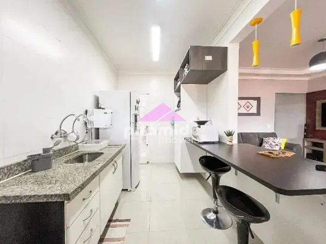 Casa com 317m² 2 quartos e 3 banheiros, à venda, no bairro Jardim Torrão de Ouro em São José dos Campos