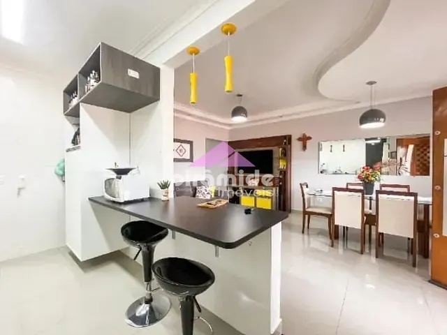 Casa com 317m² 2 quartos e 3 banheiros, à venda, no bairro Jardim Torrão de Ouro em São José dos Campos