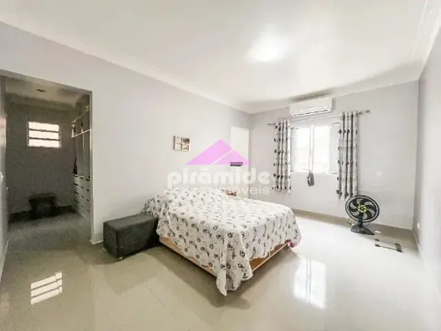 Casa com 317m² 2 quartos e 3 banheiros, à venda, no bairro Jardim Torrão de Ouro em São José dos Campos