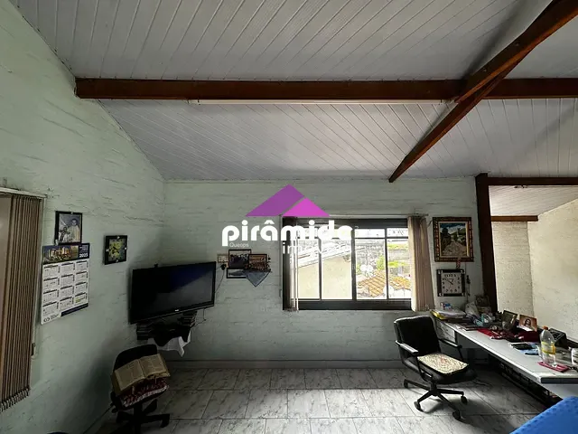 Casa com 364m² 3 quartos e 2 banheiros, à venda, no bairro Vila Sinhá em São José dos Campos