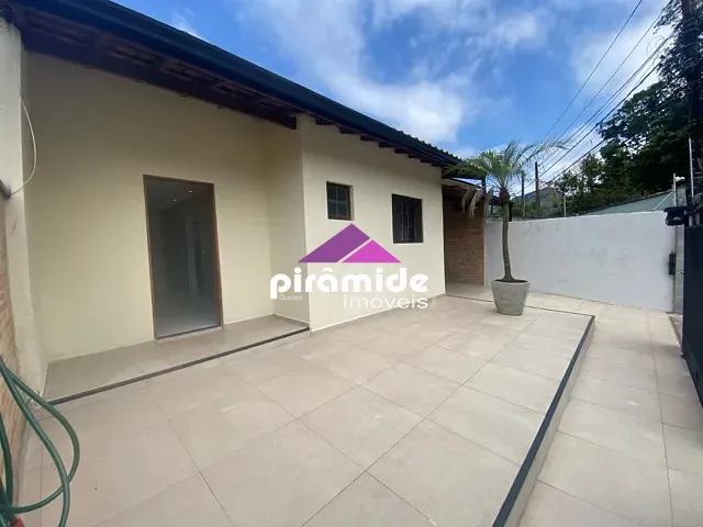 Casa com 200m² 3 quartos e 3 banheiros, à venda, no bairro Martim de Sá em Caraguatatuba