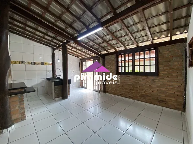 Casa com 200m² 3 quartos e 3 banheiros, à venda, no bairro Martim de Sá em Caraguatatuba