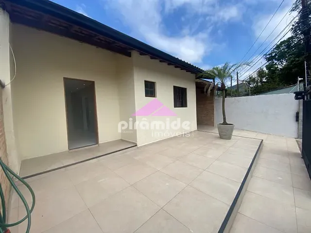 Casa com 200m² 3 quartos e 3 banheiros, à venda, no bairro Martim de Sá em Caraguatatuba