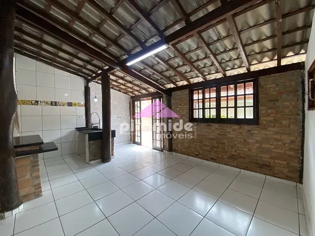 Casa com 200m² 3 quartos e 3 banheiros, à venda, no bairro Martim de Sá em Caraguatatuba