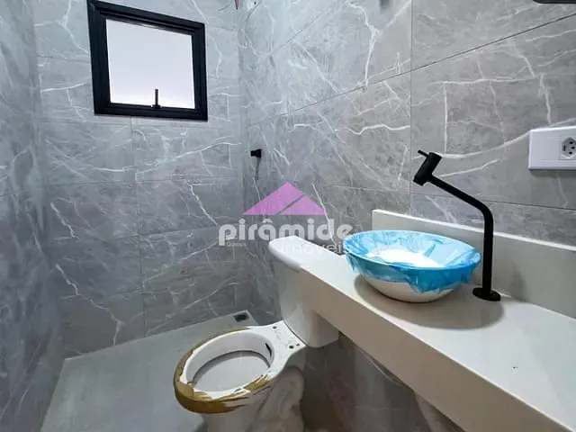Casa com 61m² 2 quartos e 1 banheiro, à venda, no bairro Balneário dos Golfinhos em Caraguatatuba