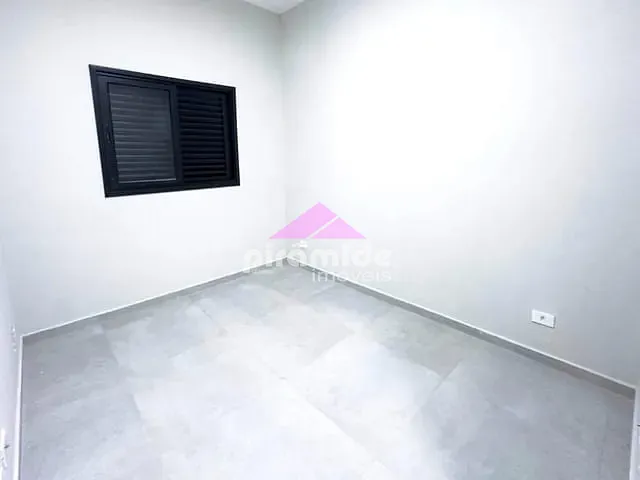 Casa com 61m² 2 quartos e 1 banheiro, à venda, no bairro Balneário dos Golfinhos em Caraguatatuba