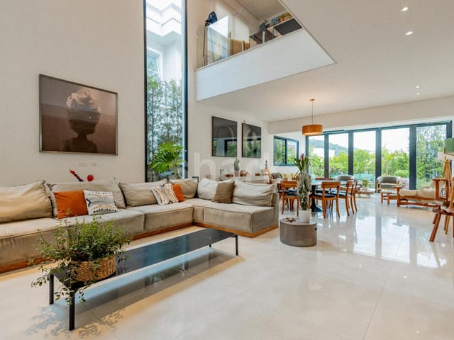 Casa com 450m² 4 quartos e 7 banheiros, à venda, no bairro Tamboré em Santana de Parnaíba