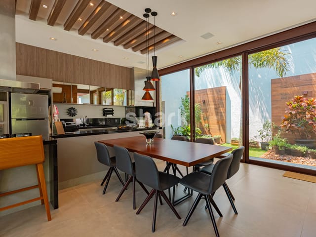Casa com 1080m² 4 quartos e 7 banheiros, à venda, no bairro Alphaville em Santana de Parnaíba