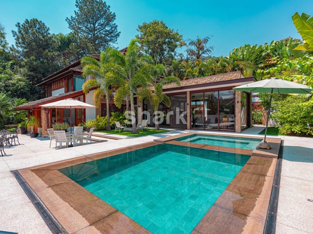 Casa com 1080m² 4 quartos e 7 banheiros, à venda, no bairro Alphaville em Santana de Parnaíba