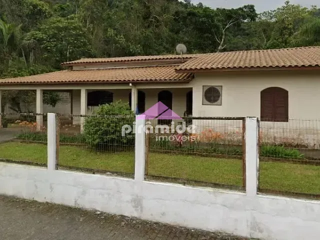 Casa com 979m² 3 quartos e 3 banheiros, à venda, no bairro Barra Seca em Ubatuba