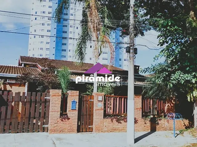 Casa com 250m² 5 quartos e 3 banheiros, para alugar, no bairro Bosque dos Eucaliptos em São José dos Campos