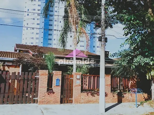 Casa com 250m² 5 quartos e 3 banheiros, para alugar, no bairro Bosque dos Eucaliptos em São José dos Campos
