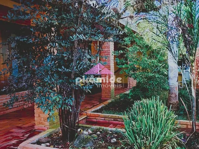 Casa com 250m² 5 quartos e 3 banheiros, para alugar, no bairro Bosque dos Eucaliptos em São José dos Campos