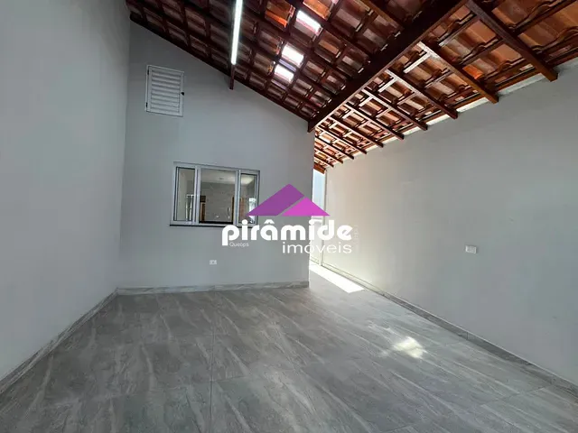 Casa com 150m² 2 quartos e 2 banheiros, à venda, no bairro Jaraguá em Caraguatatuba