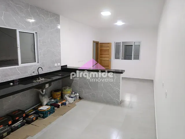Casa com 150m² 2 quartos e 1 banheiro, à venda, no bairro Jaraguá em Caraguatatuba