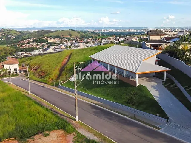 Casa 3 quartos e 3 banheiros, à venda, no bairro Condomínio Residencial Mantiqueira em São José dos Campos