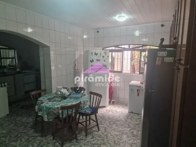Casa com 310m² 4 quartos e 4 banheiros, à venda, no bairro Jardim São Jorge em São José dos Campos