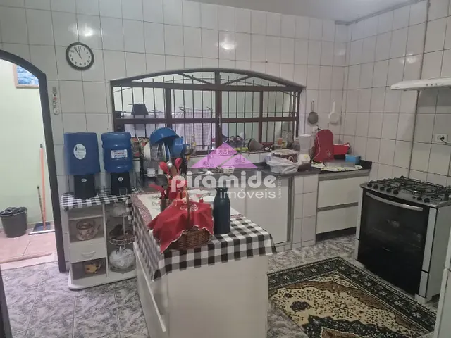 Casa com 310m² 4 quartos e 4 banheiros, à venda, no bairro Jardim São Jorge em São José dos Campos