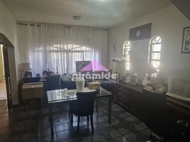 Casa com 310m² 4 quartos e 4 banheiros, à venda, no bairro Jardim São Jorge em São José dos Campos