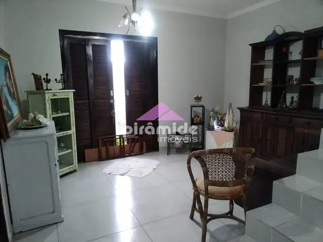 Casa 3 quartos e 1 banheiro, à venda, no bairro Bosque dos Eucaliptos em São José dos Campos