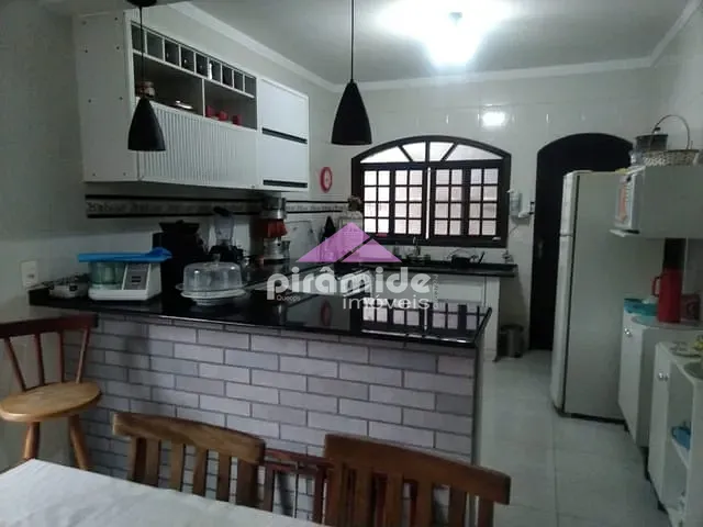 Casa 3 quartos e 1 banheiro, à venda, no bairro Bosque dos Eucaliptos em São José dos Campos