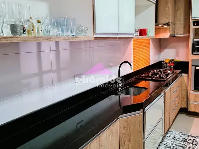 Casa 3 quartos e 3 banheiros, à venda, no bairro Jardim Rodolfo em São José dos Campos