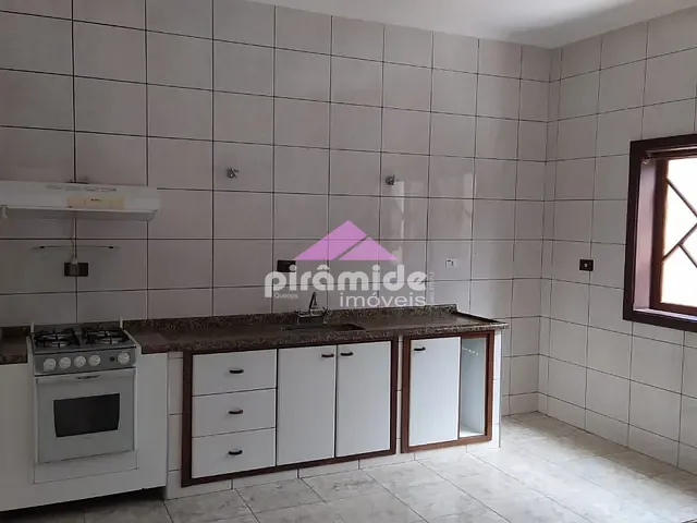 Casa com 300m² 6 quartos e 5 banheiros, à venda, no bairro Jardim Santa Maria em Jacareí