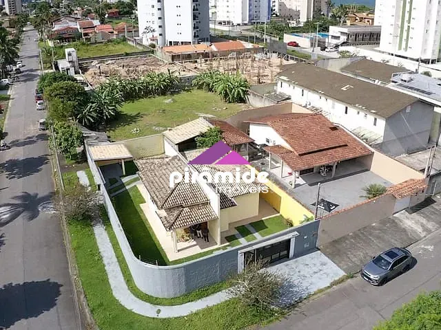 Casa 3 quartos e 3 banheiros, à venda, no bairro Aruan em Caraguatatuba